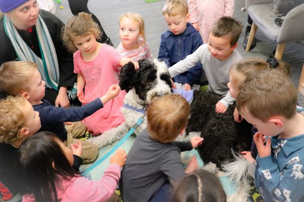 Children spending time with Molly at Meraki